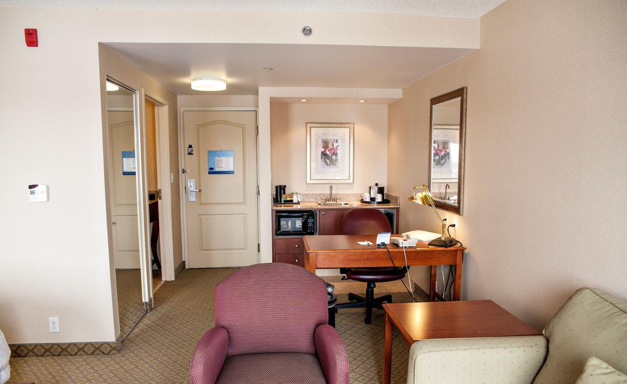 Holiday Inn Express & Suites Kitchener Southeast By Ihg Bagian luar foto