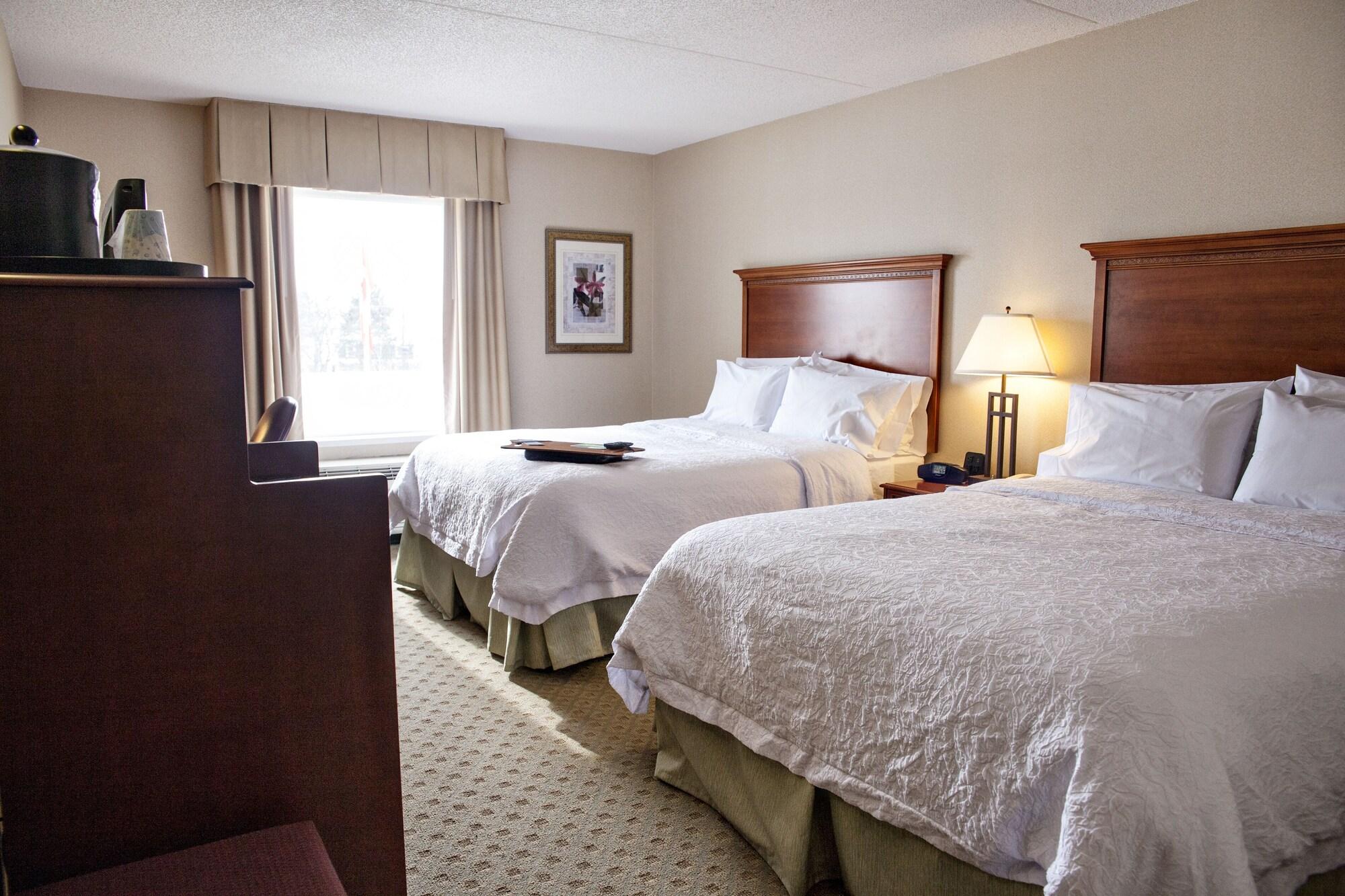 Holiday Inn Express & Suites Kitchener Southeast By Ihg Bagian luar foto