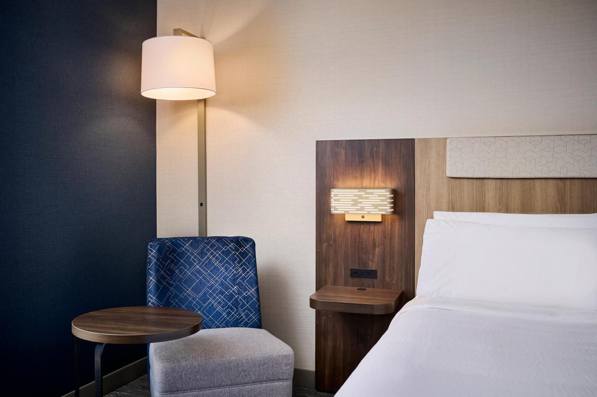 Holiday Inn Express & Suites Kitchener Southeast By Ihg Bagian luar foto