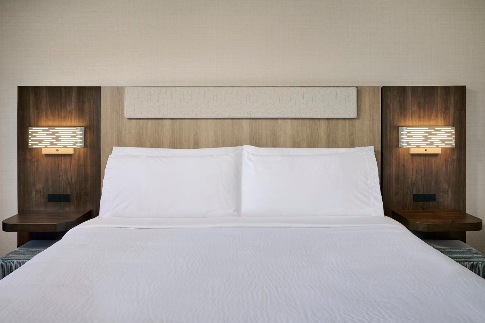 Holiday Inn Express & Suites Kitchener Southeast By Ihg Bagian luar foto