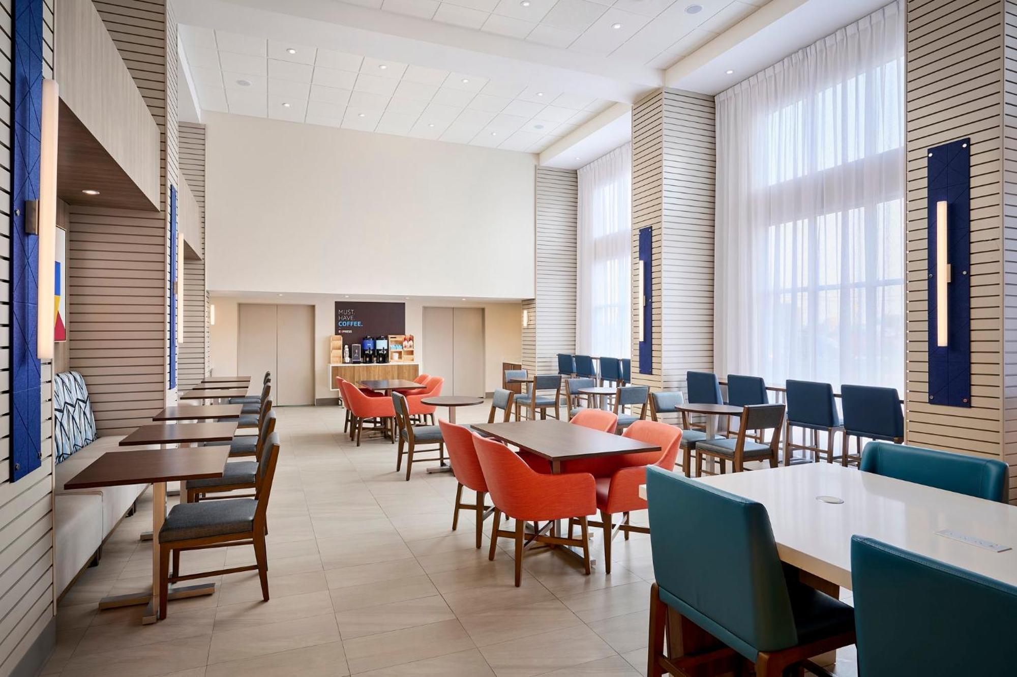 Holiday Inn Express & Suites Kitchener Southeast By Ihg Bagian luar foto
