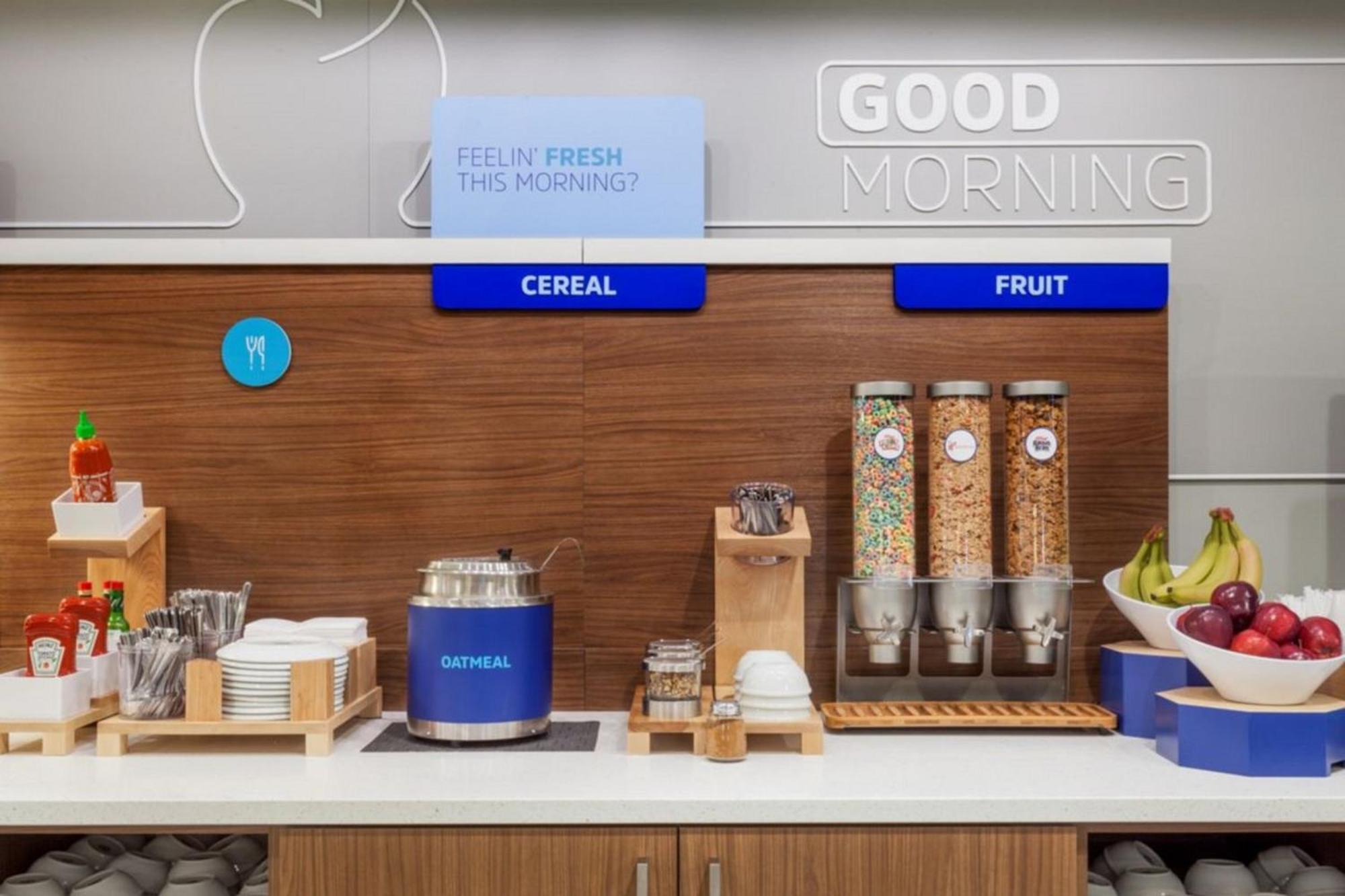 Holiday Inn Express & Suites Kitchener Southeast By Ihg Bagian luar foto